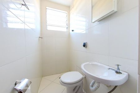 Banheiro de casa para alugar com 1 quarto, 50m² em Parque Casa de Pedra, São Paulo