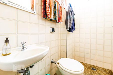 Apartamento à venda com 230m², 4 quartos e 4 vagasBanheiro de Serviço