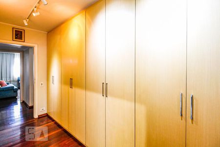 Apartamento à venda com 230m², 4 quartos e 4 vagasCloset Suíte 3