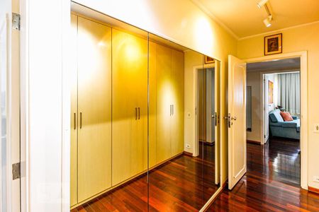 Apartamento à venda com 230m², 4 quartos e 4 vagasCloset Suíte 3