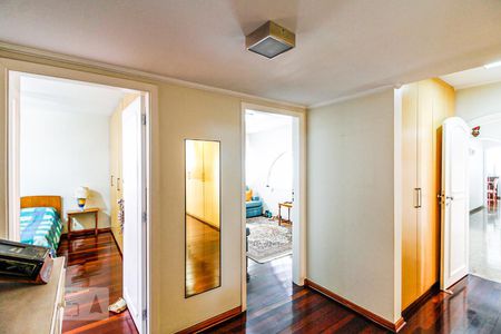 Apartamento à venda com 230m², 4 quartos e 4 vagasHall quartos