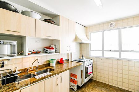 Apartamento à venda com 230m², 4 quartos e 4 vagasCozinha