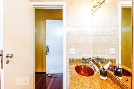 Apartamento à venda com 230m², 4 quartos e 4 vagasBanheiro Suíte 1