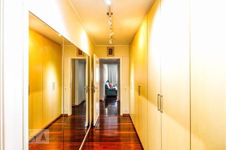 Apartamento à venda com 230m², 4 quartos e 4 vagasCloset Suíte 3