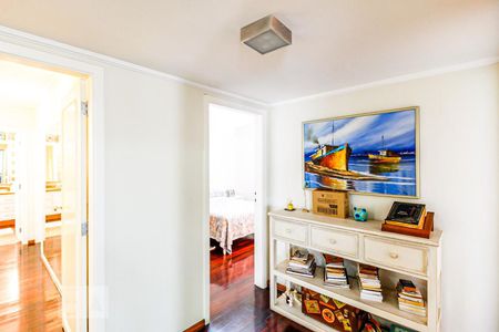 Apartamento à venda com 230m², 4 quartos e 4 vagasHall quartos