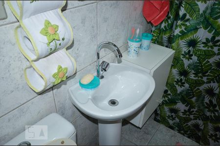 Casa à venda com 50m², 3 quartos e 1 vaga Casa à venda com 50m², 3 quartos e 1 vagaBanheiro Social