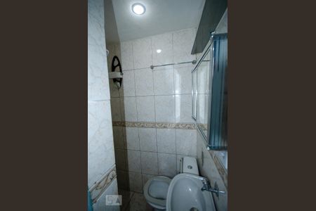 Casa à venda com 50m², 3 quartos e 1 vaga Casa à venda com 50m², 3 quartos e 1 vagaBanheiro