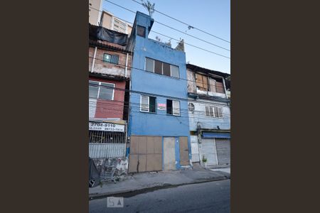 Casa à venda com 50m², 3 quartos e 1 vaga Casa à venda com 50m², 3 quartos e 1 vagaFachada