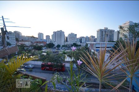 Casa à venda com 50m², 3 quartos e 1 vaga Casa à venda com 50m², 3 quartos e 1 vagaVista