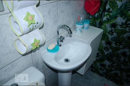 Casa à venda com 50m², 3 quartos e 1 vaga Casa à venda com 50m², 3 quartos e 1 vagaBanheiro Social