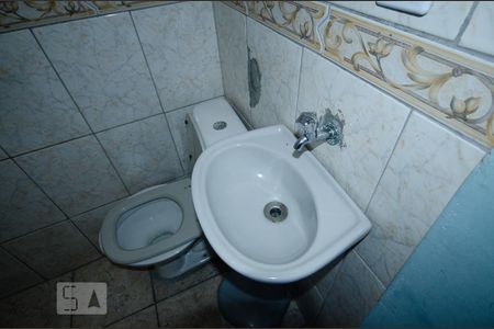 Casa à venda com 50m², 3 quartos e 1 vaga Casa à venda com 50m², 3 quartos e 1 vagaBanheiro