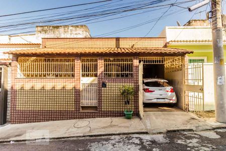 Casa à venda com 70m², 2 quartos e 1 vaga Casa à venda com 70m², 2 quartos e 1 vagaFachada