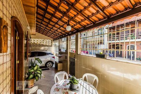 Casa à venda com 70m², 2 quartos e 1 vaga Casa à venda com 70m², 2 quartos e 1 vagaVaranda
