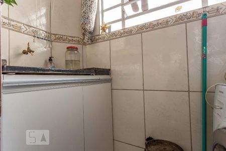 Área de serviço de apartamento para alugar com 2 quartos, 48m² em Rio Branco, Belo Horizonte
