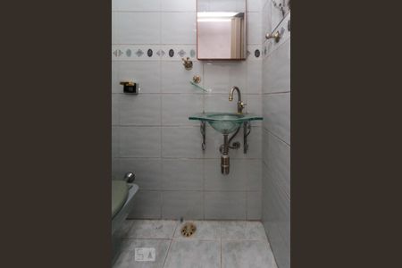 Apartamento para alugar com 79m², 2 quartos e sem vaga Apartamento para alugar com 79m², 2 quartos e sem vagaBanheiro de Serviço