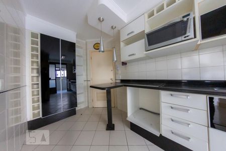 Apartamento à venda com 103m², 3 quartos e 2 vagasCozinha