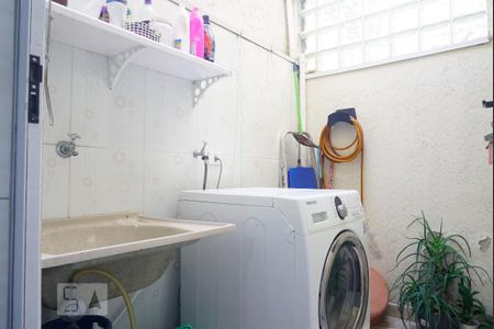 Casa de condomínio à venda com 101m², 3 quartos e 2 vagas Casa de condomínio à venda com 101m², 3 quartos e 2 vagasLavanderia