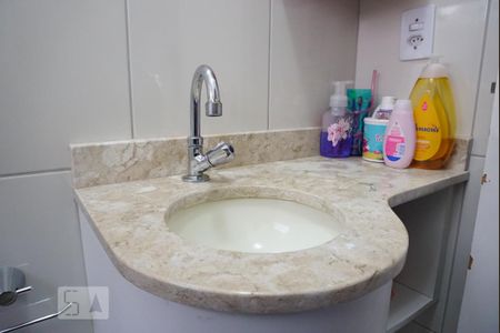 Casa de condomínio à venda com 101m², 3 quartos e 2 vagas Casa de condomínio à venda com 101m², 3 quartos e 2 vagasBanheiro Social