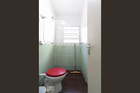 Casa à venda com 115m², 4 quartos e 2 vagasBanheiro 1