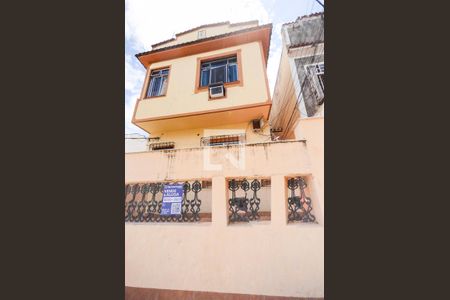 Casa à venda com 140m², 2 quartos e sem vaga Casa à venda com 140m², 2 quartos e sem vagaFachada