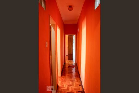 corredor para os quartos  de casa à venda com 3 quartos, 140m² em Estácio, Rio de Janeiro
