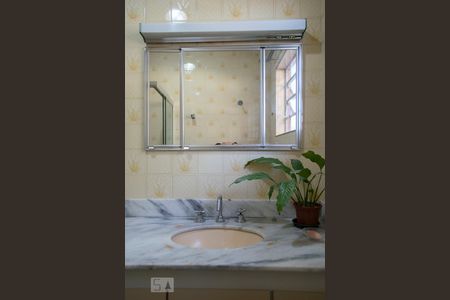 Casa à venda com 250m², 3 quartos e 2 vagasBANHEIRO