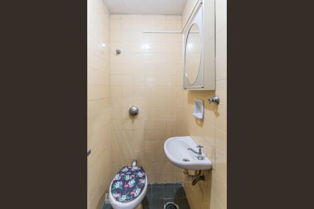 Banheiro de serviço de apartamento à venda com 2 quartos, 76m² em Centro Histórico, Porto Alegre