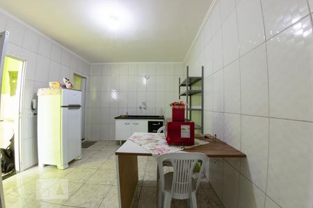 Cozinha de casa para alugar com 1 quarto, 45m² em Jardim Teresa, São Paulo