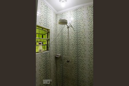 Banheiro de casa para alugar com 1 quarto, 45m² em Jardim Teresa, São Paulo