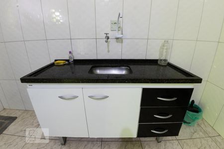 Cozinha de casa para alugar com 1 quarto, 45m² em Jardim Teresa, São Paulo