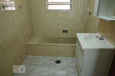 Casa à venda com 200m², 4 quartos e 2 vagasBanheiro 2