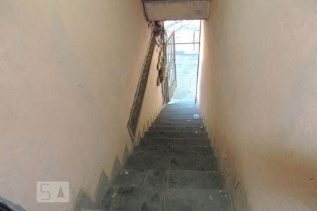 Escada de kitnet/studio para alugar com 1 quarto, 24m² em Gardênia Azul, Rio de Janeiro