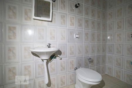 Banheiro de kitnet/studio para alugar com 1 quarto, 35m² em Santa Ifigênia, São Paulo