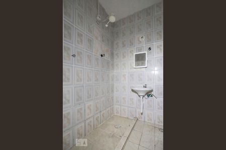 Banheiro de kitnet/studio para alugar com 1 quarto, 35m² em Santa Ifigênia, São Paulo