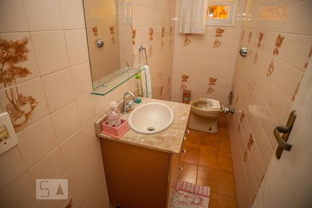 Casa de condomínio à venda com 182m², 4 quartos e 2 vagas Casa de condomínio à venda com 182m², 4 quartos e 2 vagasBanheiro