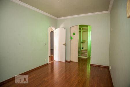 Casa de condomínio à venda com 182m², 4 quartos e 2 vagas Casa de condomínio à venda com 182m², 4 quartos e 2 vagasSuíte