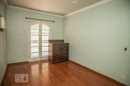 Casa de condomínio à venda com 182m², 4 quartos e 2 vagas Casa de condomínio à venda com 182m², 4 quartos e 2 vagasSuíte