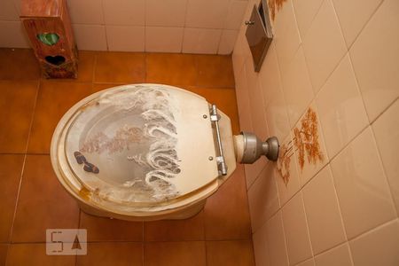 Casa de condomínio à venda com 182m², 4 quartos e 2 vagas Casa de condomínio à venda com 182m², 4 quartos e 2 vagasBanheiro