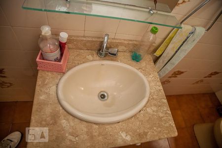 Casa de condomínio à venda com 182m², 4 quartos e 2 vagas Casa de condomínio à venda com 182m², 4 quartos e 2 vagasBanheiro