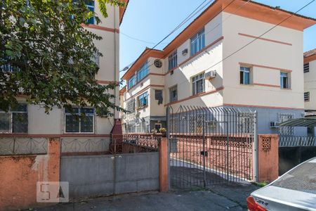 Fachada do Condomínio de apartamento para alugar com 3 quartos, 90m² em Ramos, Rio de Janeiro