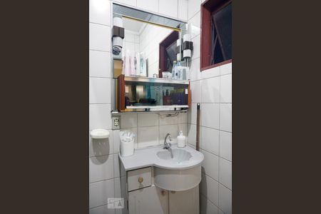 Casa de condomínio à venda com 150m², 5 quartos e 1 vagaCasa 1 - Banheiro Social