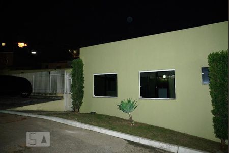 Casa de condomínio à venda com 150m², 5 quartos e 1 vagaSalão de Festa com Churrasqueira