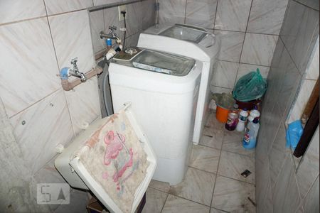 Casa de condomínio à venda com 150m², 5 quartos e 1 vagaCasa 1 - Lavanderia