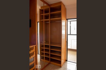 Apartamento à venda com 130m², 3 quartos e 2 vagasCloset