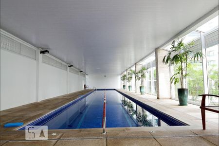 Apartamento para alugar com 234m², 4 quartos e 5 vagasÁrea comum - Piscina coberto