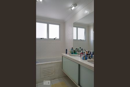 Apartamento para alugar com 234m², 4 quartos e 5 vagasBanheiro da Suíte