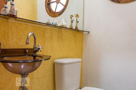 Casa à venda com 168m², 3 quartos e 4 vagas Casa à venda com 168m², 3 quartos e 4 vagasBanheiro