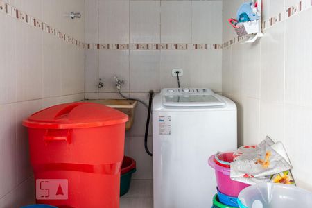 Casa à venda com 168m², 3 quartos e 4 vagas Casa à venda com 168m², 3 quartos e 4 vagasLavanderia