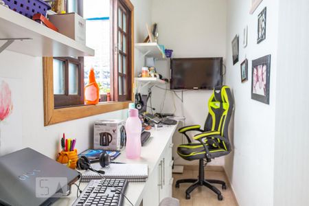 Casa à venda com 168m², 3 quartos e 4 vagas Casa à venda com 168m², 3 quartos e 4 vagasEscritório