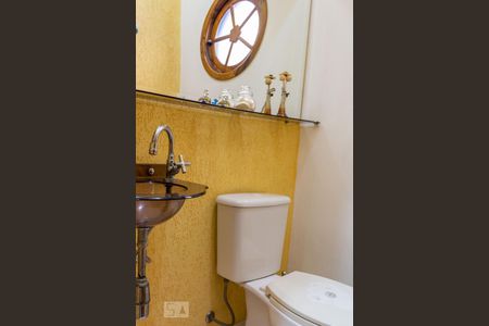 Casa à venda com 168m², 3 quartos e 4 vagas Casa à venda com 168m², 3 quartos e 4 vagasBanheiro